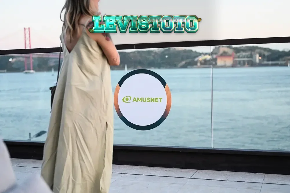 Tampilan antarmuka mesin slot digital dengan nuansa arcade klasik yang modern.